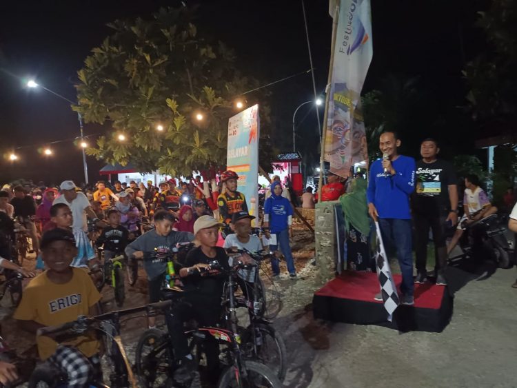 Serunya Gowes Keliling Kota Benteng dalam Acara Selayar Bicycle Night 2022