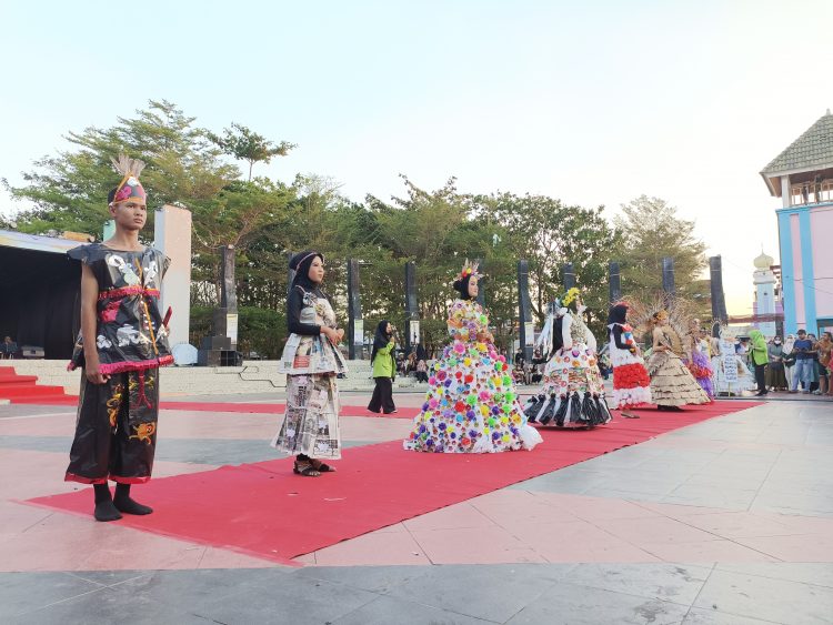 Lomba Busana Daur Ulang, Ketika Barang-Barang Bekas dijadikan Fashion Berkelas