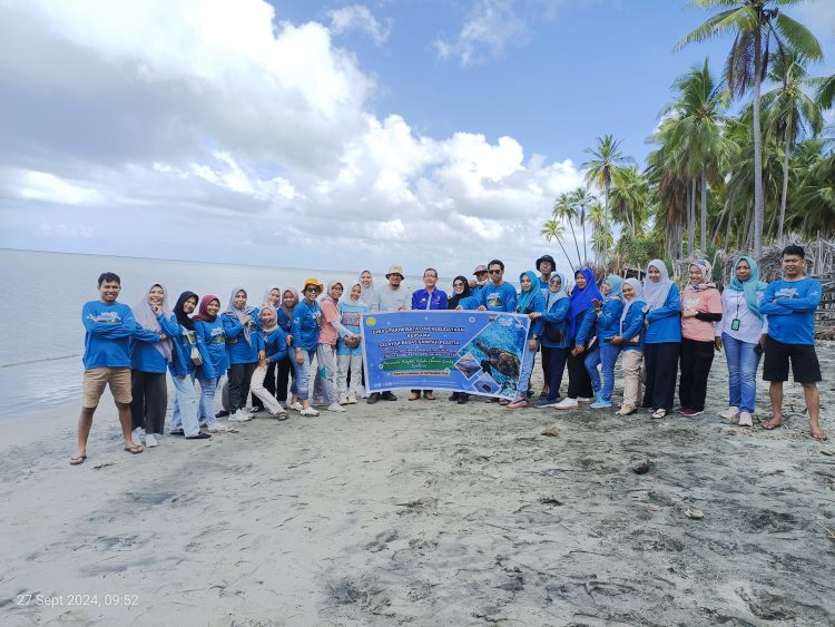 Peringati Hari Pariwisata Dunia, Disparbud dan Komunitas SBSP Gelar Aksi Bersih Pantai dan Lepas Tukik