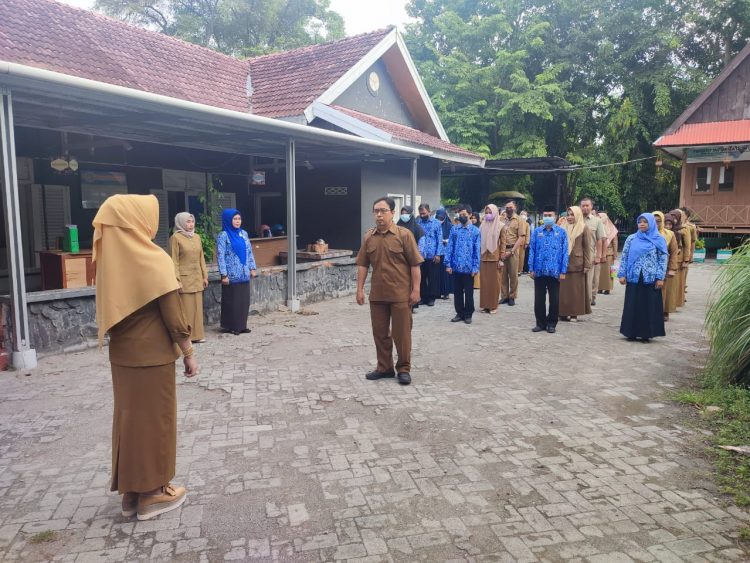 Jadi pembina apel pagi, Sekretaris Dinas Pariwisata dan Kebudayaan ingatkan pentingnya etos kerja