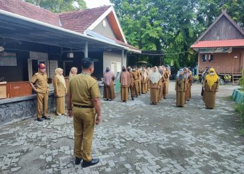 Pimpin pelaksanaan apel pagi, Kepala Dinas Pariwisata dan Kebudayaan ingin para staf tingkatkan produktivitas kerja