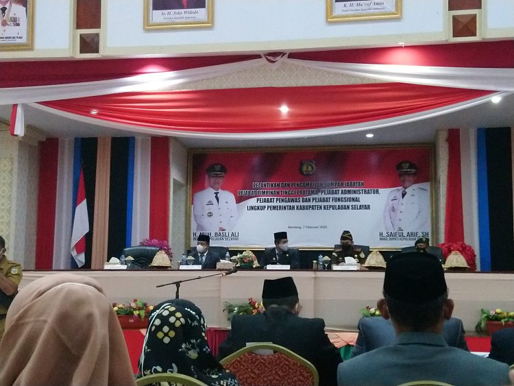 Wakil Bupati Lantik Kepala Dinas Pariwisata dan Kebudayaan Kabupaten Kepulauan Selayar yang Baru