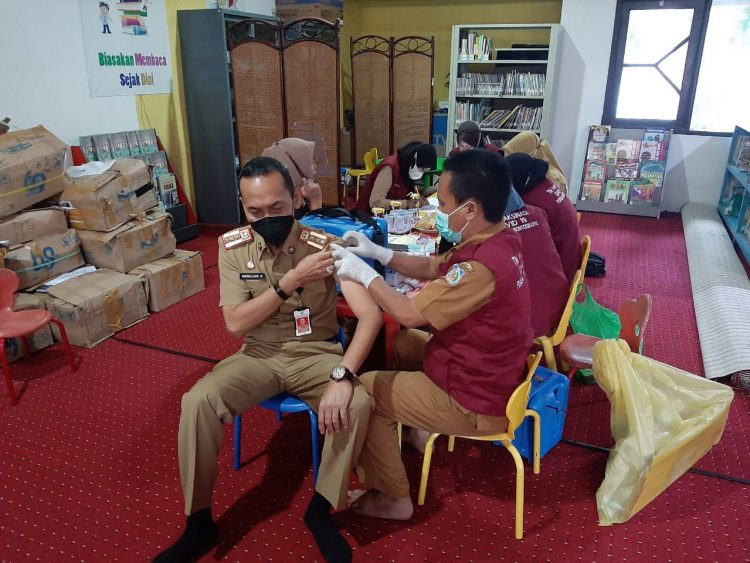 Harapkan Tingkat Penularan Menurun, Kepala Dinas Pariwisata dan Kebudayaan Himbau Staf Disparbud Ikut Vaksin Booster