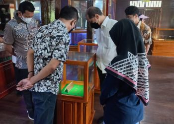 Perjalanan Dinas Ke Selayar, Kajati Sulsel Kunjungi Museum dan Gong Nekara