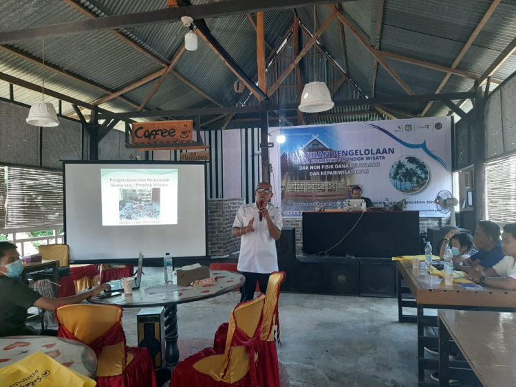 Beri Materi Pelatihan, Mursalim Ungkap Pentingnya Pelayanan Person To Person Ke Pelanggan Homestay