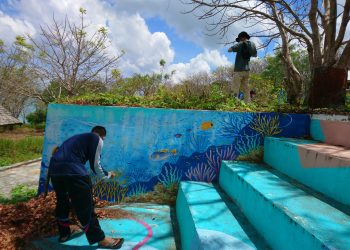 Persiapan Hari Pariwisata Dunia, Staf Disparbud kembali Laksanakan Kerja Bakti di Kawasan Wisata Pantai Tamamelong