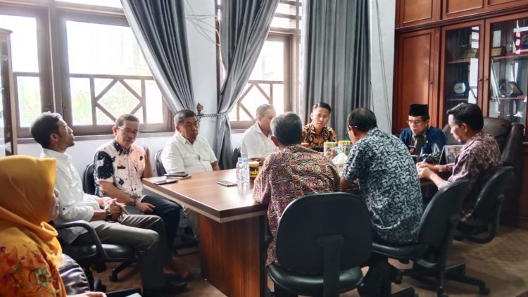 Penjajakan Kerjasama Pengelolaan Objek Wisata Tamamelong, Disparbud Selayar Rapat Bersama PD. Berdikari
