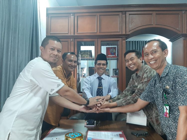 Tanda Tangani PKS, Disparbud Resmi Jalin Kerja Sama Dengan PD. Berdikari Untuk Optimalkan Pengelolaan Objek Wisata Tamamelong