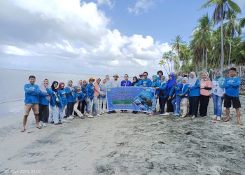Peringati Hari Pariwisata Dunia, Disparbud dan Komunitas SBSP Gelar Aksi Bersih Pantai dan Lepas Tukik