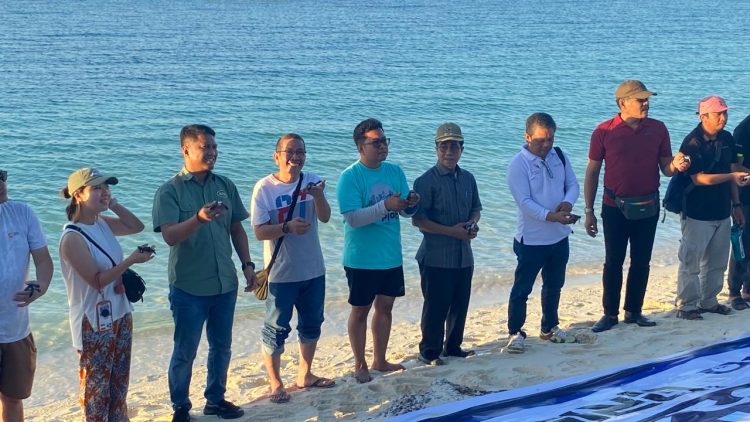 Wabup Kepulauan Selayar Tanam Pohon dan Lepas Tukik di Aksi Konservasi pada Event Festival Takabonerate dan Dive Camp 2024